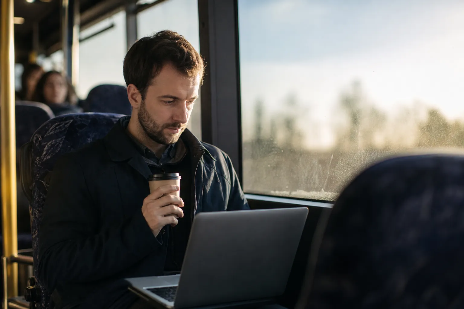 Redaktionell bild till guiden om periodkort pendla buss